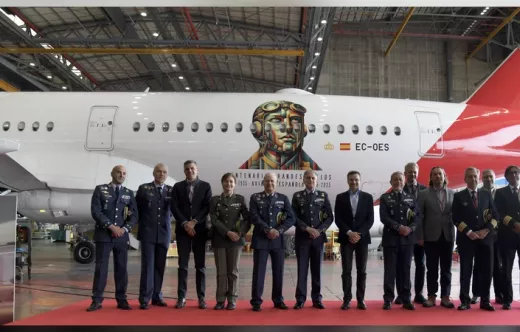 Airbus A350-900 de Iberia con el logotipo oficial del Centenario de los Grandes Vuelos de la Aviaci�n Espa�ola, dise�ado por el Ej�rcito del Aire y del Espacio. Foto: Iberia