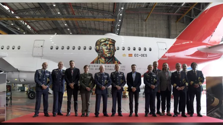 Airbus A350-900 de Iberia con el logotipo oficial del Centenario de los Grandes Vuelos de la Aviaci�n Espa�ola, dise�ado por el Ej�rcito del Aire y del Espacio. Foto: Iberia