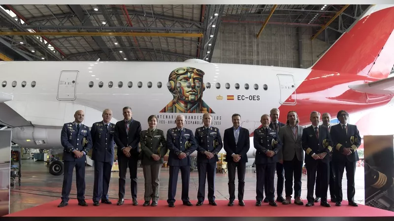 Airbus A350-900 de Iberia con el logotipo oficial del Centenario de los Grandes Vuelos de la Aviación Española, diseñado por el Ejército del Aire y del Espacio. Foto: Iberia Airbus A350-900 de Iberia con el logotipo oficial del Centenario de los Grandes Vuelos de la Aviación Española, diseñado por el Ejército del Aire y del Espacio. Foto: Iberia