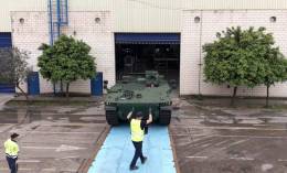 Veh�culo Hunter para el ej�rcito de Letonia llega a Alcal� de Guadaira para iniciar la fase de pruebas y capacitacitaci�n.