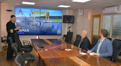 Gerente General de ASMAR, el capit�n de nav�o Rafael Castillo junto al embajador de Australia en Chile, Andrew Martin en ASMAR, Talcahuano.