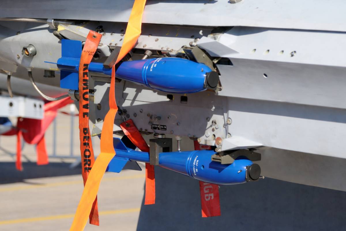 Bomba BIAF-33 fabricada por FAMAE, para los F-16 de la Fuerza A�rea de Chile (FACh)