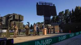 Ceremonia de entrega al EA de dos radares RPA-200M.