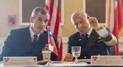 Contralmirante Carlos Sardiello comandante de la Cuarta Flota y la Armada Sur de los Estados Unidos y el vicealmirante Ra�l Zamorano jefe de Estado Mayor de la Armada.