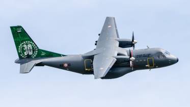 Uno de los CN235 del ET 82 �Maine� ha sido pintado especialmente para recordar los 30 a�os de servicio en Polinesia. (foto AAE)