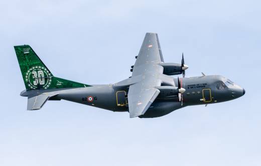 Uno de los CN235 del ET 82 �Maine� ha sido pintado especialmente para recordar los 30 a�os de servicio en Polinesia. (foto AAE)