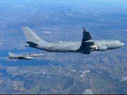 Uno de los �Harrier� II de la Armada en fase de repostaje de un A330 MRTT del Ala 45. (foto Armada)
