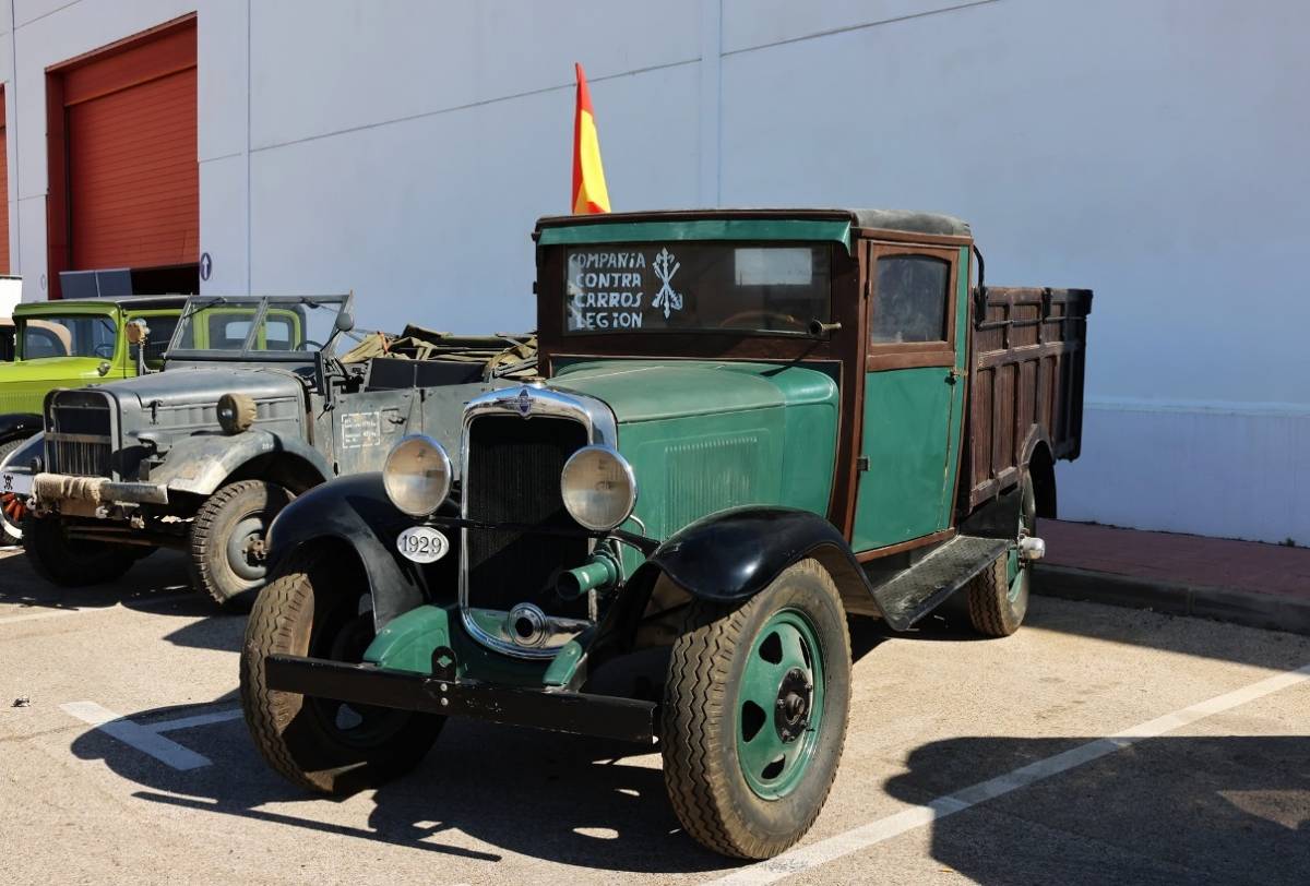 Cami�n Chevrolet modelo 1929, un medio civil utilizado por ambos bandos para el transporte de personal y carga.