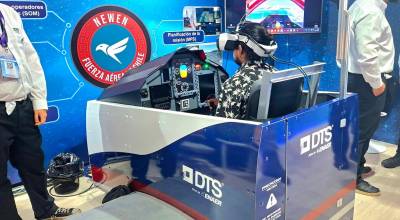 Simulador del T-40 Newen DE DTS, mostrado por primera vez exhibido en FIDAE. 