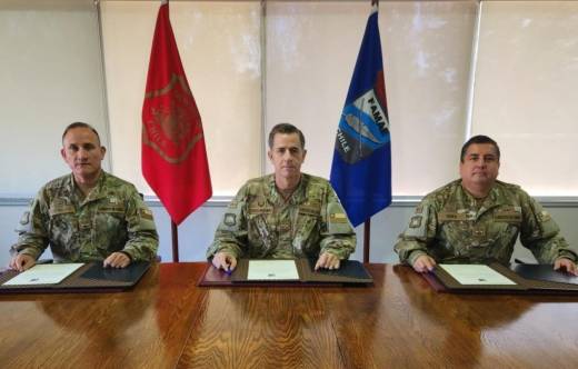 (Izquierda a derecha) general de brigada Luis Espinoza Villalobos, general de divisi�n Sebasti�n Garc�a-Huidobro Elzo y el general de brigada �lvaro Vera Soto.