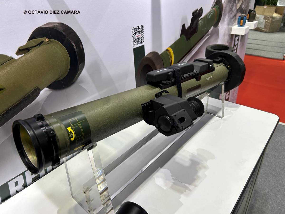 El Ministerio de Defensa de Malasia contrat� en 2025 un importante lote de lanzacohetes C90 reutilizables de Instalaza. (Octavio D�ez C�mara)