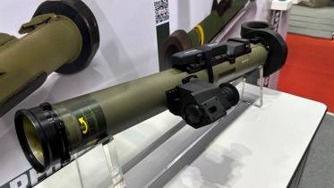 El Ministerio de Defensa de Malasia contrat� en 2025 un importante lote de lanzacohetes C90 reutilizables de Instalaza. (Octavio D�ez C�mara)