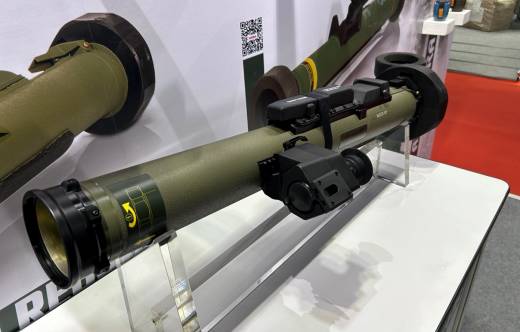 El Ministerio de Defensa de Malasia contrat� en 2025 un importante lote de lanzacohetes C90 reutilizables de Instalaza. (Octavio D�ez C�mara)