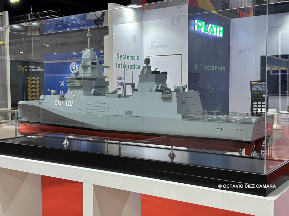 Maqueta de la fragata GMF-120 en el pabell�n de Rheinmetall Naval Systems en DSA & NATSEC . (Octavio D�ez C�mara)