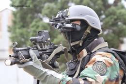 El personal especializado en Operaciones Especiales en la Fuerza A�rea de Uruguay, agrupado en un Escuadr�n, se beneficiar� de nuevas gafas nocturnas de dise�adas y fabricadas en Espa�a. (Octavio D�ez C�mara)