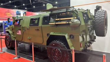 Las l�neas compactas de este blindado chino-malayo de configuraci�n 4x4 permiten que se adapte con facilidad a diferentes tipos de roles. (Octavio D�ez C�mara)