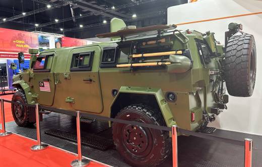 Las l�neas compactas de este blindado chino-malayo de configuraci�n 4x4 permiten que se adapte con facilidad a diferentes tipos de roles. (Octavio D�ez C�mara)