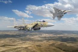 Los F-15IA reforzaran la capacidad de ataque a larga distancia, capacidad muy demandada en la reciente Guerra de Ir�n. (foto Boeing)
