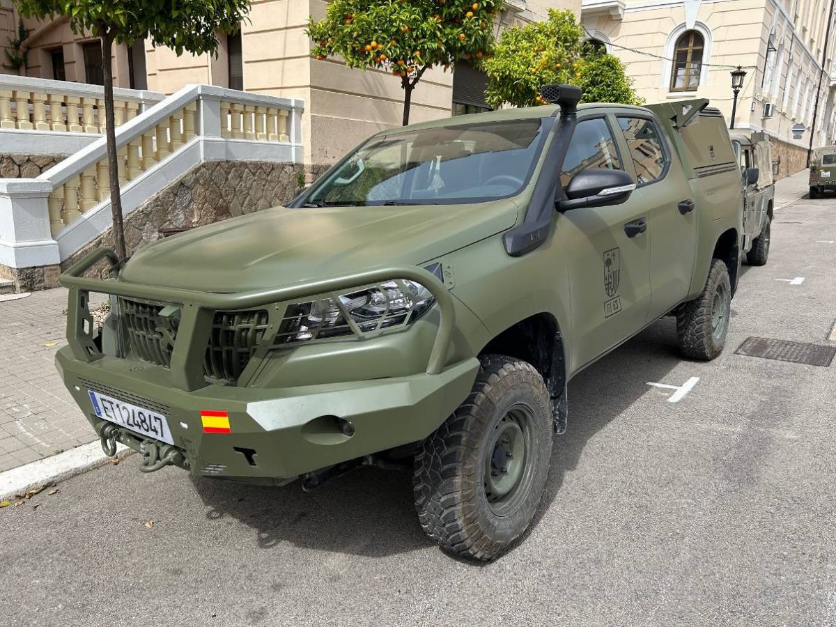Varios todo terreno Landtreck han sido recibidos ya por el Regimiento de Infantería Barcelona 63 para impulsar su carácter motorizado y favorecer el transporte de su personal. (Octavio Díez Cámara) Varios todo terreno Landtreck han sido recibidos ya por el Regimiento de Infantería Barcelona 63 para impulsar su carácter motorizado y favorecer el transporte de su personal. (Octavio Díez Cámara)