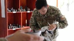Personal del Ej�rcito de Chile probando el sistema de realidad virtual de CIITEC. 