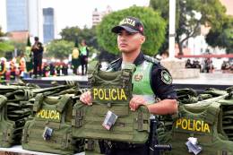 Chalecos antibala nivel IIIA entregados a unidades de la Regi�n Policial Lima.