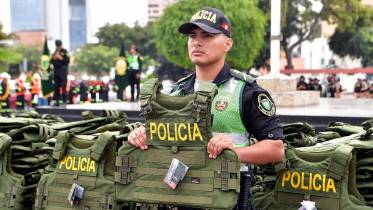 Chalecos antibala nivel IIIA entregados a unidades de la Regi�n Policial Lima.