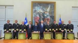 Presidente Kast junto a la Primera Dama, Ministro de Defensa, Comandante en Jefe de la Armada de Chile y comitiva.