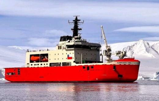 Rompehielos AGB-46 �Almirante Viel� de la Armada de Chile en el territorio chileno ant�rtico. 