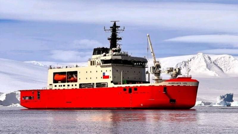 Rompehielos AGB-46 �Almirante Viel� de la Armada de Chile en el territorio chileno ant�rtico. 