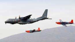 Avi�n C295 Persuader (P295) junto a dos aviones Pilatus PC-7 Turbo Trainer de la Aviaci�n Naval de la Armada de Chile. 
