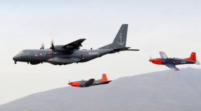 Avi�n C295 Persuader (P295) junto a dos aviones Pilatus PC-7 Turbo Trainer de la Aviaci�n Naval de la Armada de Chile. 