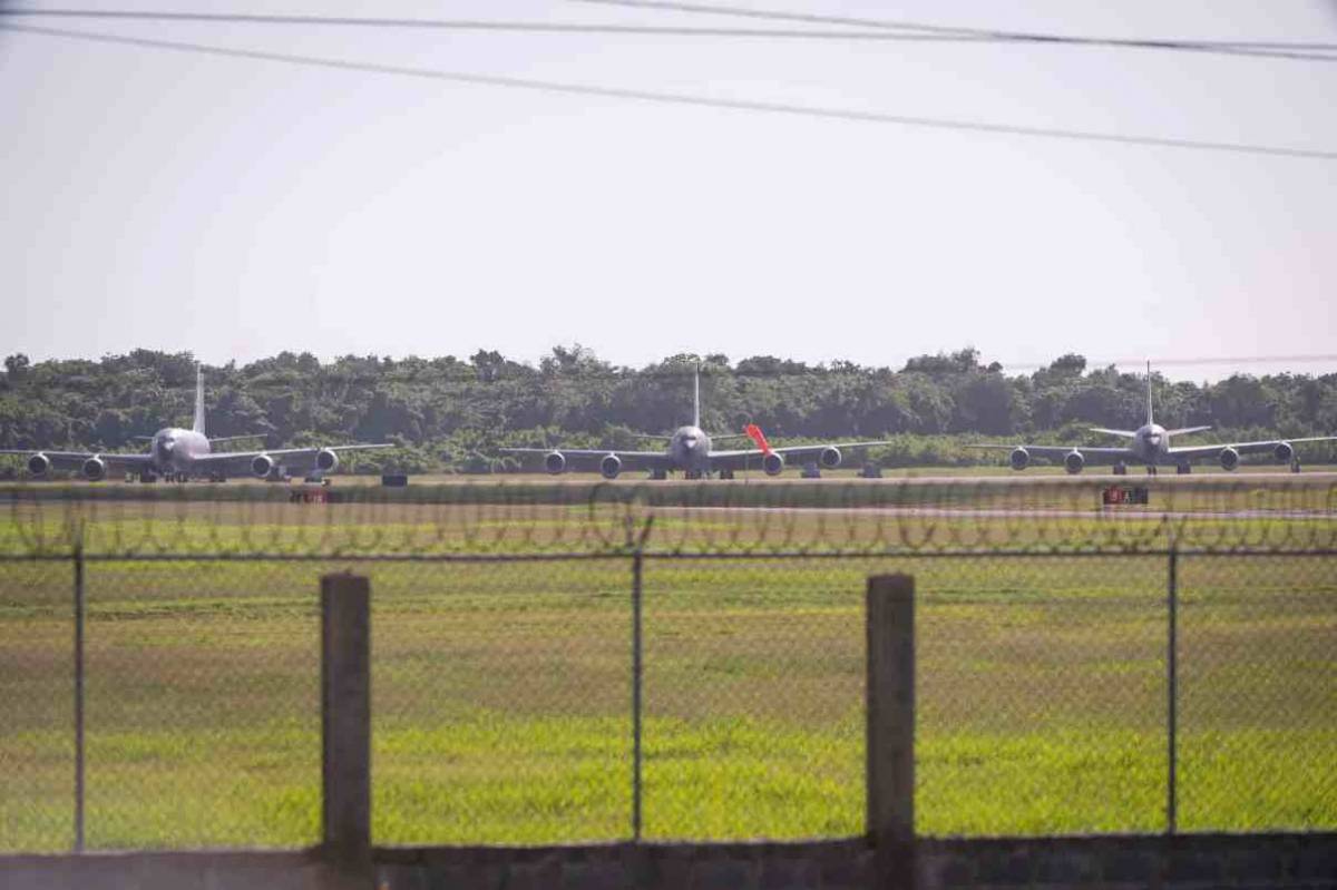 Aviones de reabastecimiento Boeing KC-135R Stratotanker en el Aeropuerto Internacional de Las Am�ricas. (Cr�ditos: AILA)