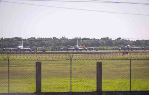 Aviones de reabastecimiento Boeing KC-135R Stratotanker en el Aeropuerto Internacional de Las Am�ricas. (Cr�ditos: AILA)