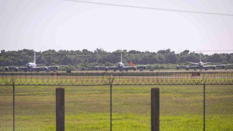 Aviones de reabastecimiento Boeing KC-135R Stratotanker en el Aeropuerto Internacional de Las Am�ricas. (Cr�ditos: AILA)
