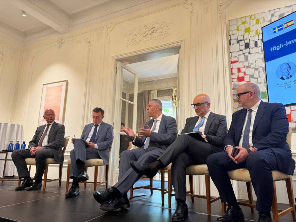 El consejero delegado de Indra Group, José Vicente de los Mozos, en el evento en la embajada sueca (Indra Group) El consejero delegado de Indra Group, José Vicente de los Mozos, en el evento en la embajada sueca (Indra Group)