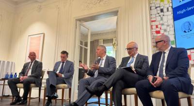 El consejero delegado de Indra Group, Jos� Vicente de los Mozos, en el evento en la embajada sueca (Indra Group)