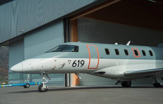 El primer PC-24 destinado a la �A�ronautique Navale� saliendo de la planta de Pilatus de Stans. (foto Pilatus)