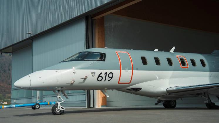 El primer PC-24 destinado a la �A�ronautique Navale� saliendo de la planta de Pilatus de Stans. (foto Pilatus)