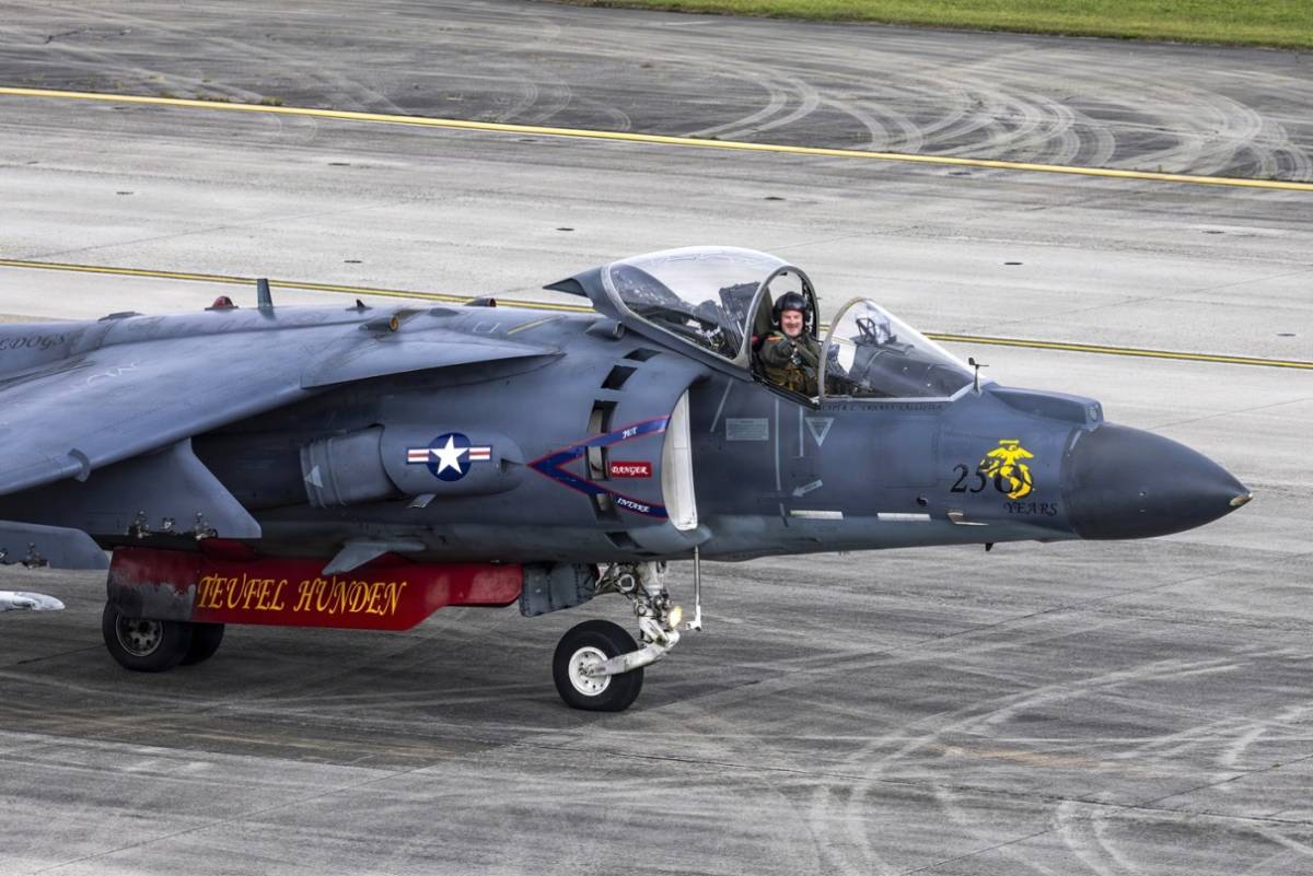 El “Harrier” II del VMA-223 "Bulldogs" especialmente pintado para el Airshow de Cherry Point de 2026. (foto USMC- Donovan Pimentel) El “Harrier” II del VMA-223 "Bulldogs" especialmente pintado para el Airshow de Cherry Point de 2026. (foto USMC- Donovan Pimentel)