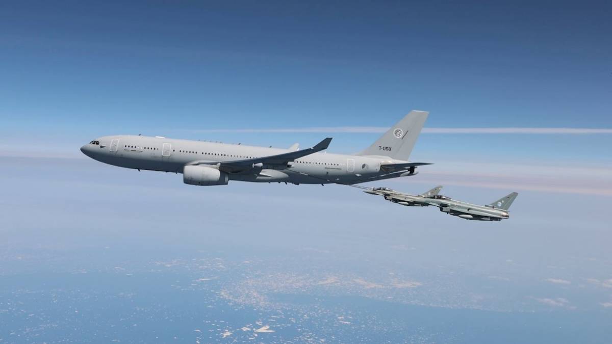 Uno de los A330 MRTT del MMF de la OTAN repostando dos Eurofighter de la Fuerza Aérea de Alemania. (foto Luftwaffe) Uno de los A330 MRTT del MMF de la OTAN repostando dos Eurofighter de la Fuerza Aérea de Alemania. (foto Luftwaffe)