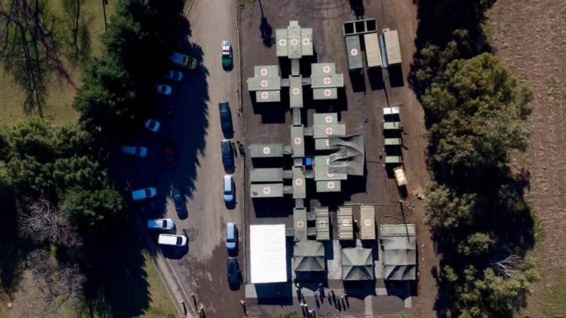 Hospital Modular de Campaña del Ejército (HMCE) desplegado en Los Ángeles. Hospital Modular de Campaña del Ejército (HMCE) desplegado en Los Ángeles.
