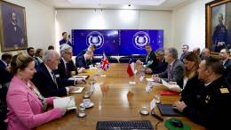 Subsecretario de Defensa recibiendo la visita acad�mica del Royal College of Defence Studies del Reino Unido.