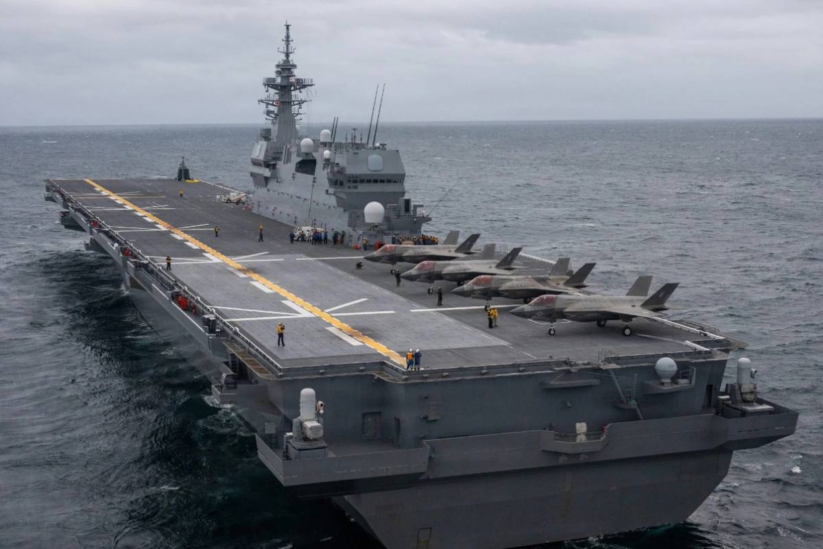 El portaaviones �Kaga� con aviones F-35B de los Marines a bordo. (foto USMC)