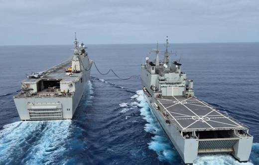 El LHD �Juan Carlos I� y el buque de asalto anfibio �Galicia�  de la Armada (foto Armada)