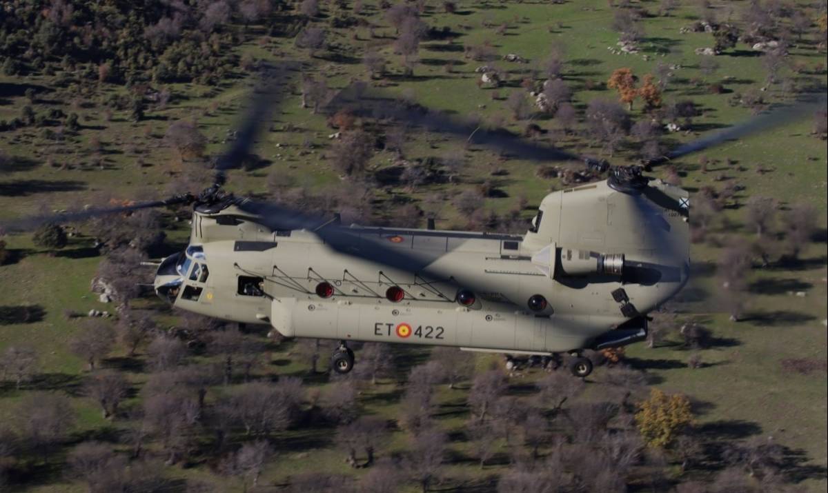 Actualmente las FAMET cuentan con CH-47F, que se completarán con este último encargado a Boeing Rotorcraft Systems. (foto Julio Maíz) Actualmente las FAMET cuentan con CH-47F, que se completarán con este último encargado a Boeing Rotorcraft Systems. (foto Julio Maíz)