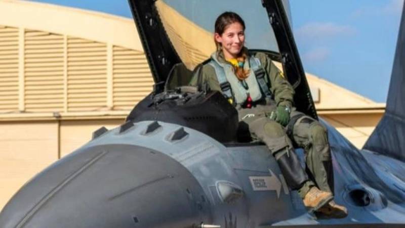 Teniente (A) Francisca Caces, la primera mujer piloto F-16 de la Fuerza A�rea de Chile (FACh)