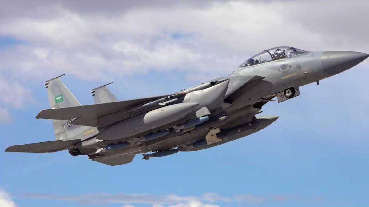 Avión de combate F-15SA de la Fuerza Aérea Saudí (foto: Fuerza Aérea de Arabia Saudita) Avión de combate F-15SA de la Fuerza Aérea Saudí (foto: Fuerza Aérea de Arabia Saudita)