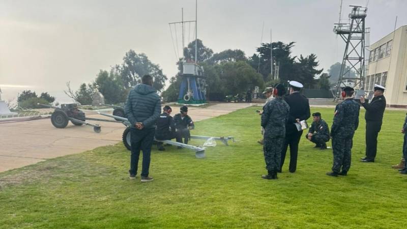 Validación de las nuevas salvas producidas por FAMAE en las piezas de artillería de 75 mm y 37 mm de la Armada de Chile. Validación de las nuevas salvas producidas por FAMAE en las piezas de artillería de 75 mm y 37 mm de la Armada de Chile.
