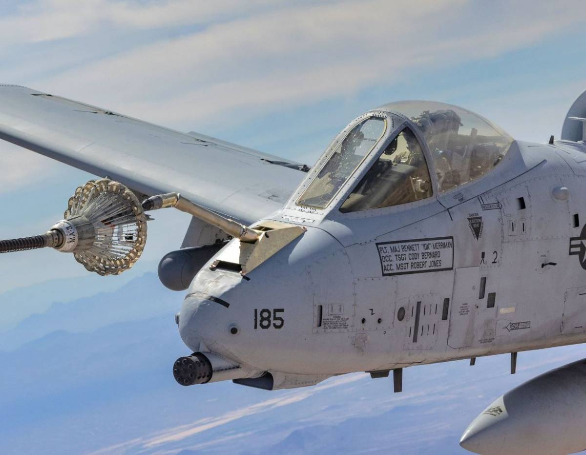 A-10C “Warthog” con el nuevo sistema PRA de reabastecimiento instalado. (foto: USAF) A-10C “Warthog” con el nuevo sistema PRA de reabastecimiento instalado. (foto: USAF)