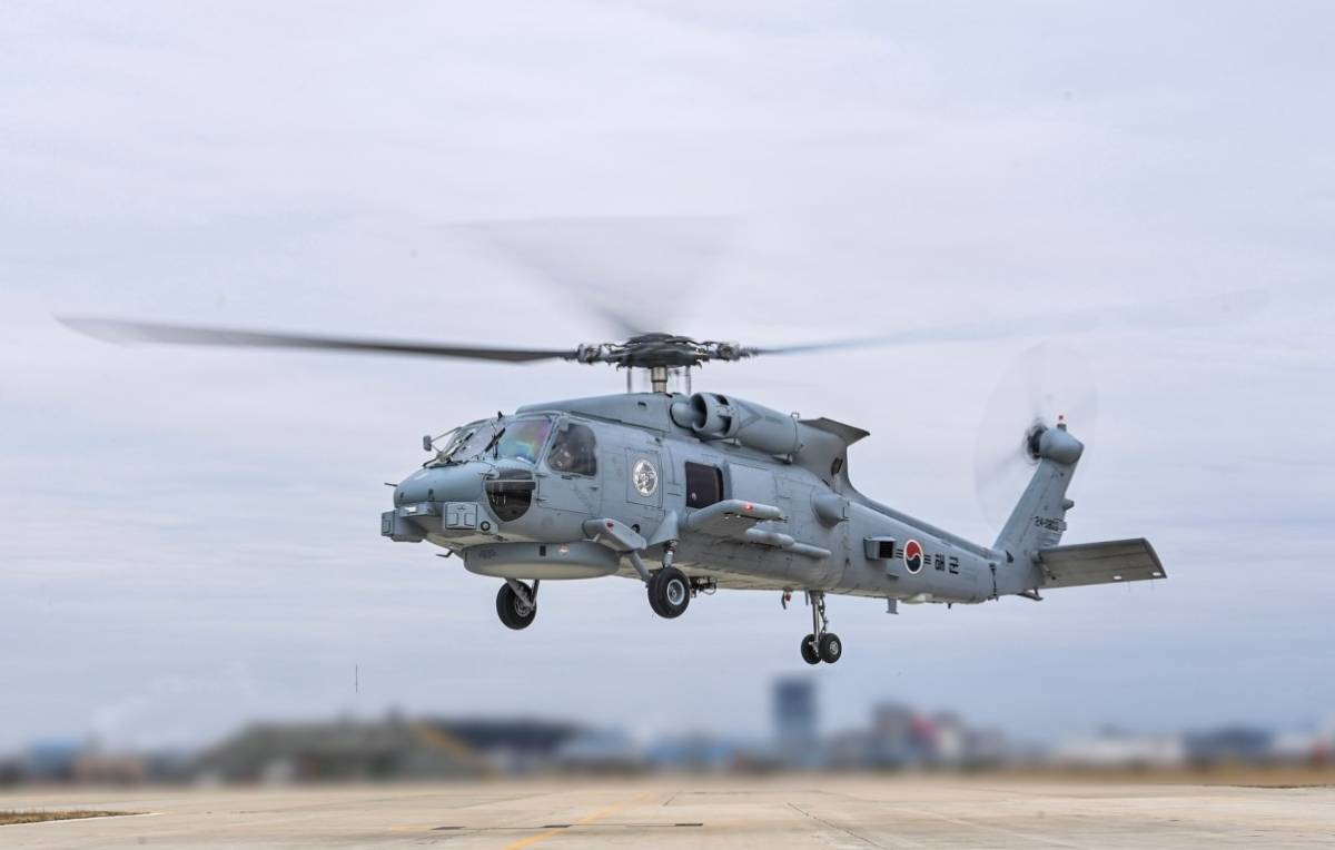 La Marina Militar de Corea del Sur cuenta actualmente con los helic�pteros navales MH-60R. (foto ROKN)